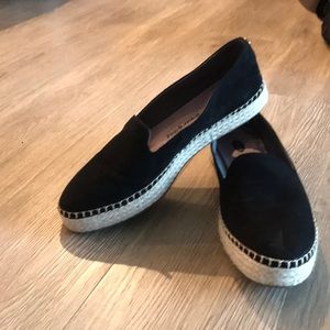 Gently worn Dr. Scholl’s black shoes size 7.5